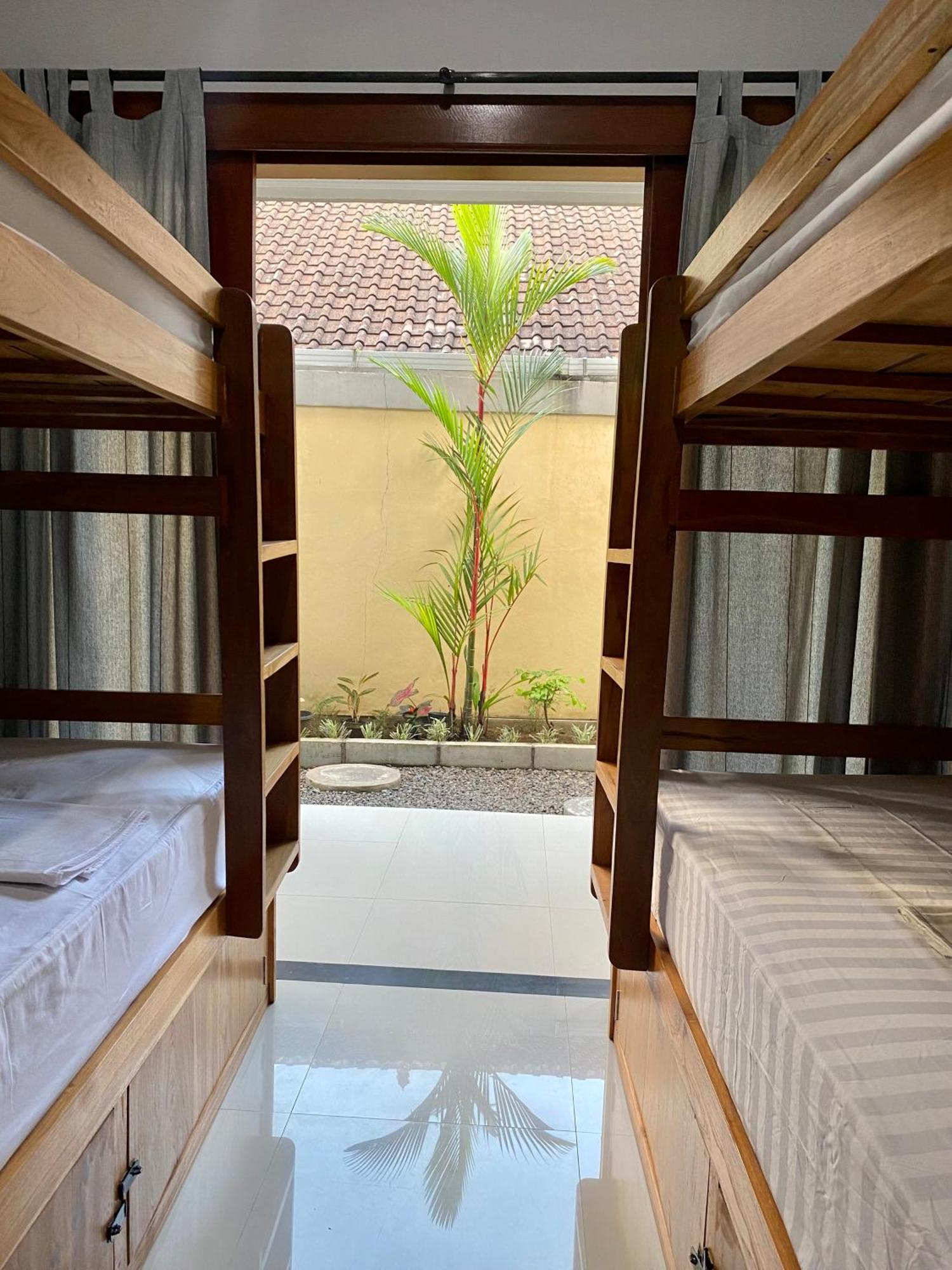 Amigos Guesthouse & Hostel Canggu Exteriör bild